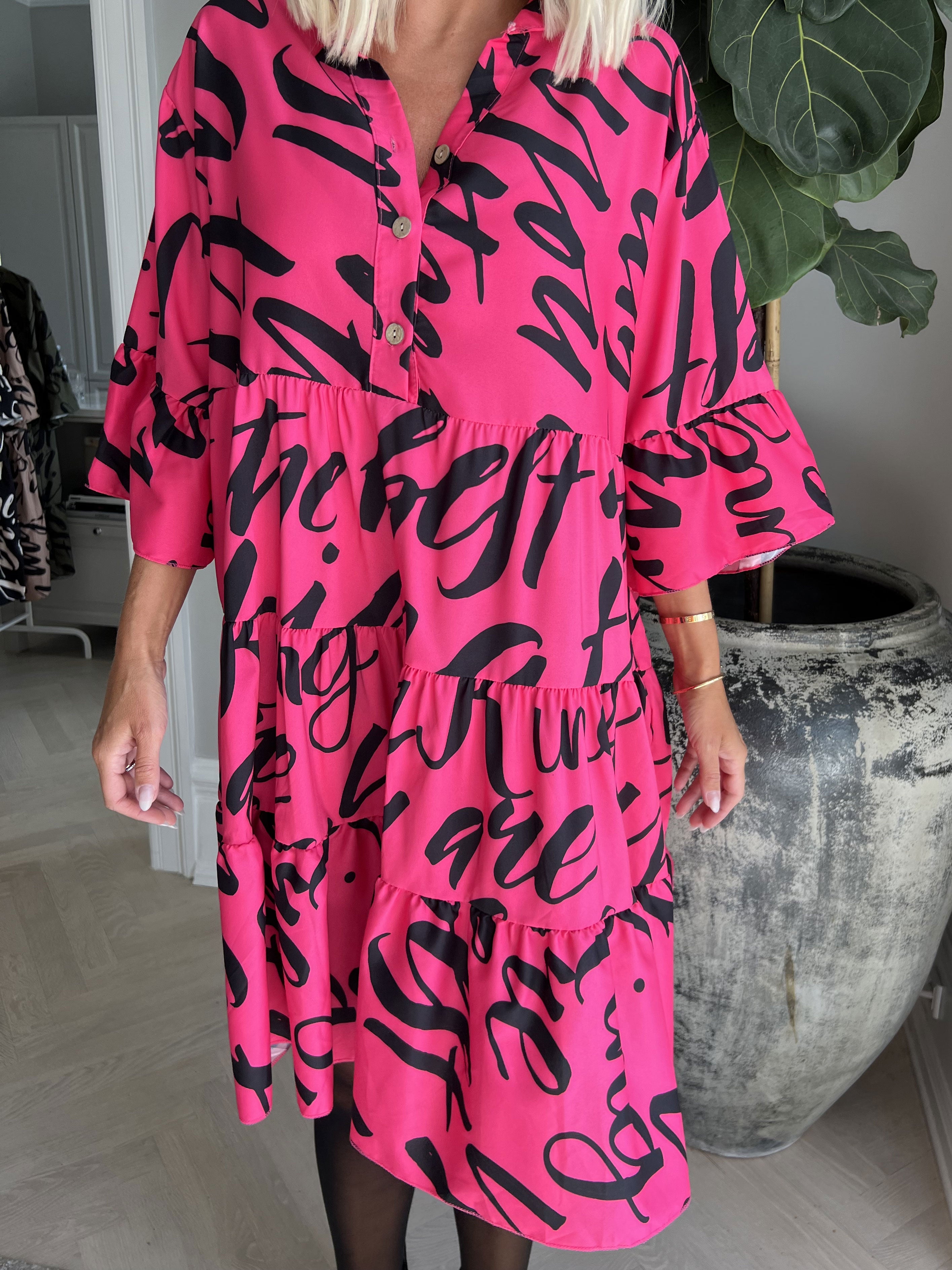 Elmis - Sød kjole med tekst